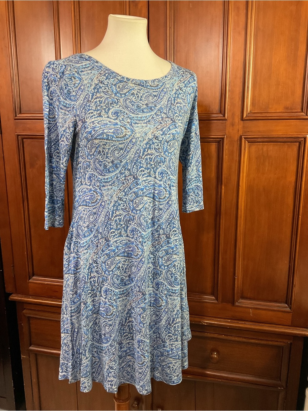 Viishow Women’s Size Small Dress Soft Cottony Blue And White Paisley Design Soft